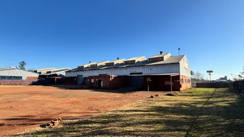 114 Orange Road, Akasia